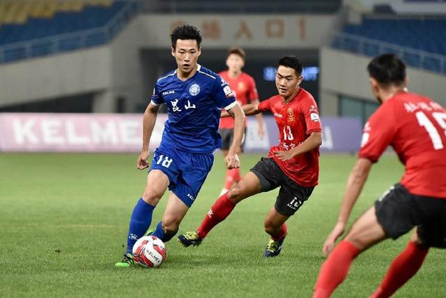 恐怖4人组冲水晶宫后防!数据示曼城赢紧咬枪手